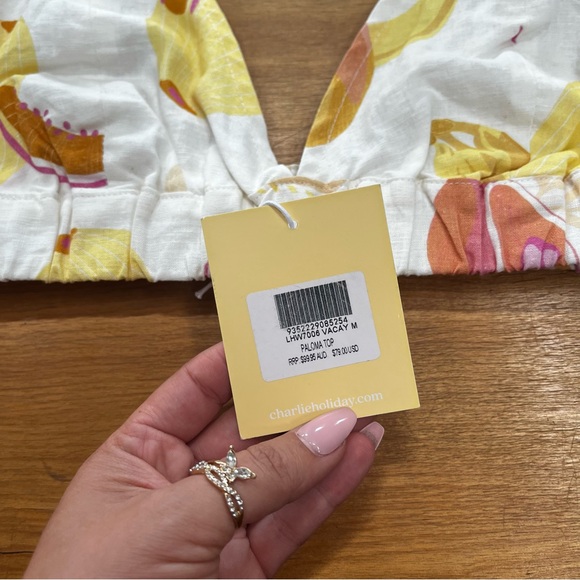 Charlie Holiday Vacay Paloma Linen Top Size Small NWT - Picture 6 of 7